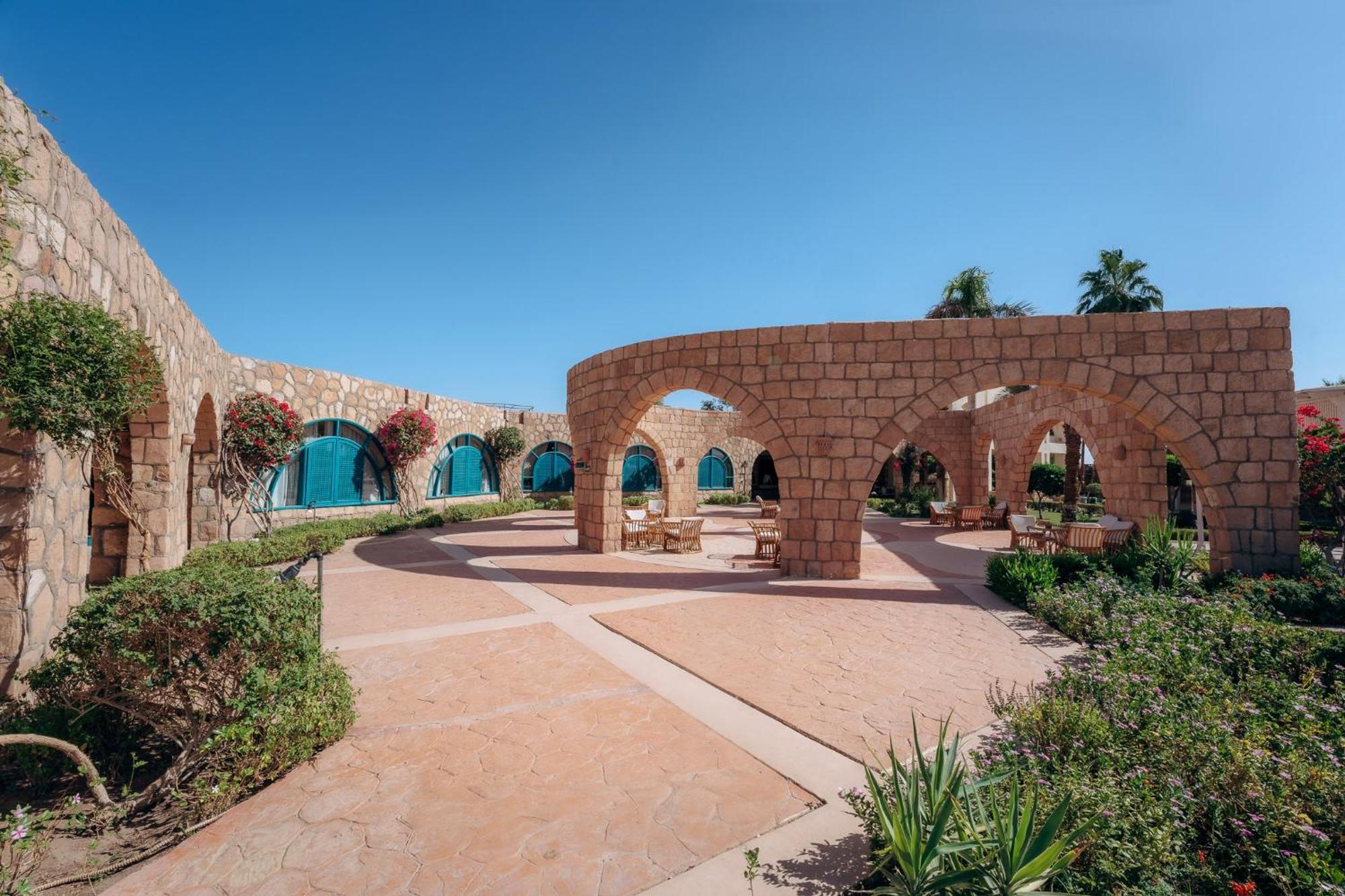 Seti Abu Simbel Lake Resort ภายนอก รูปภาพ