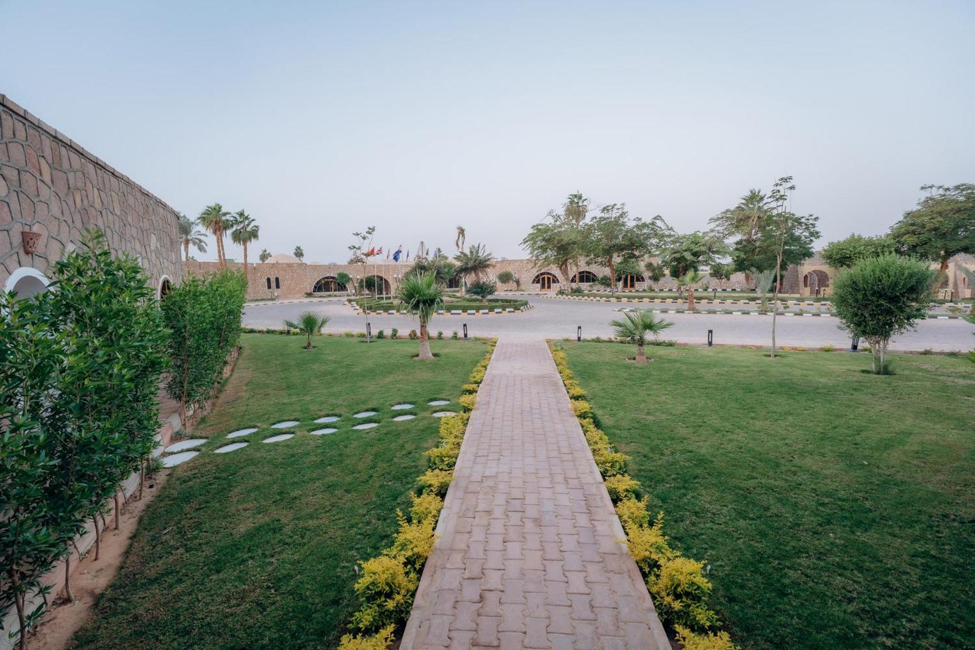 Seti Abu Simbel Lake Resort ภายนอก รูปภาพ