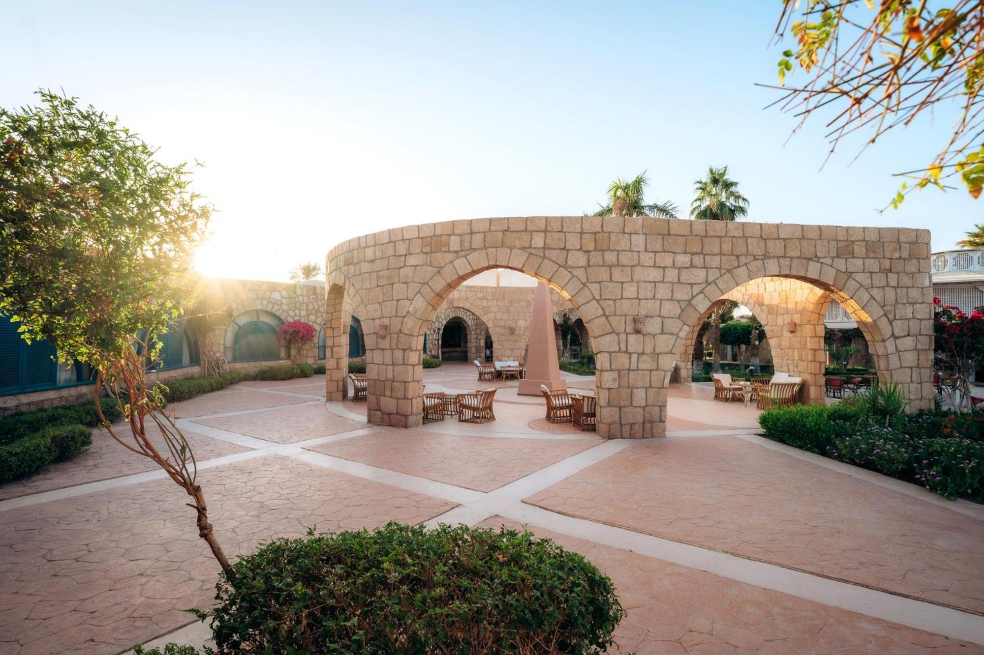Seti Abu Simbel Lake Resort ภายนอก รูปภาพ