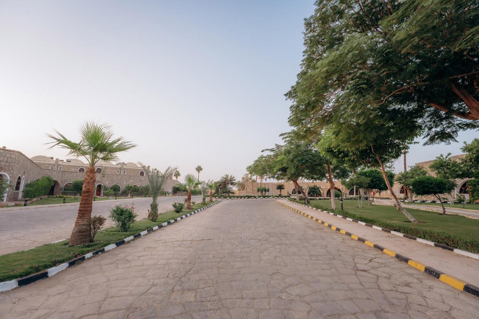 Seti Abu Simbel Lake Resort ภายนอก รูปภาพ