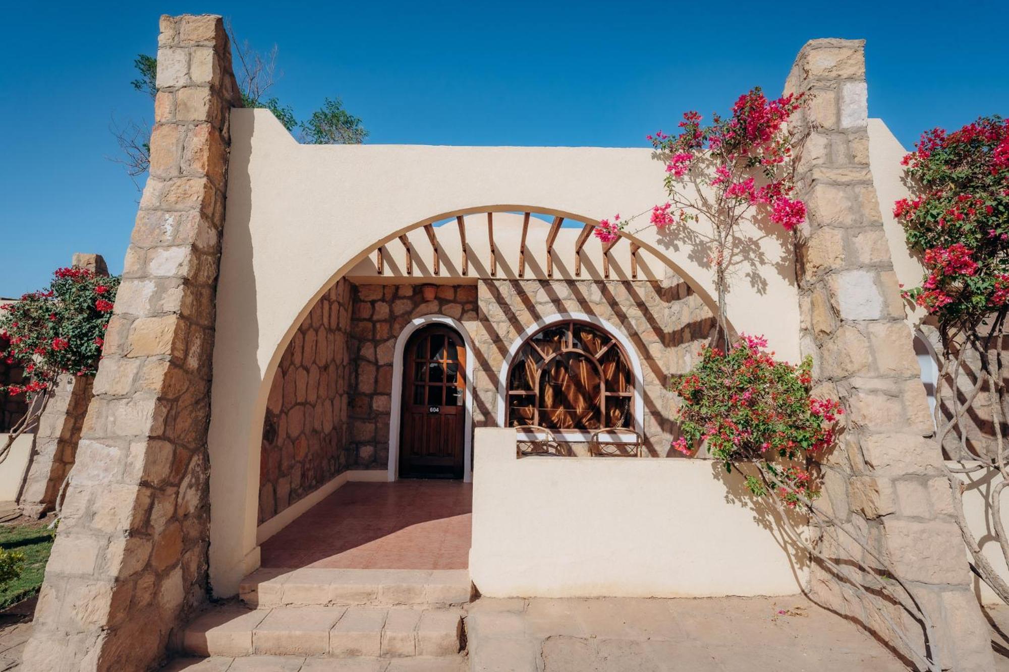 Seti Abu Simbel Lake Resort ภายนอก รูปภาพ