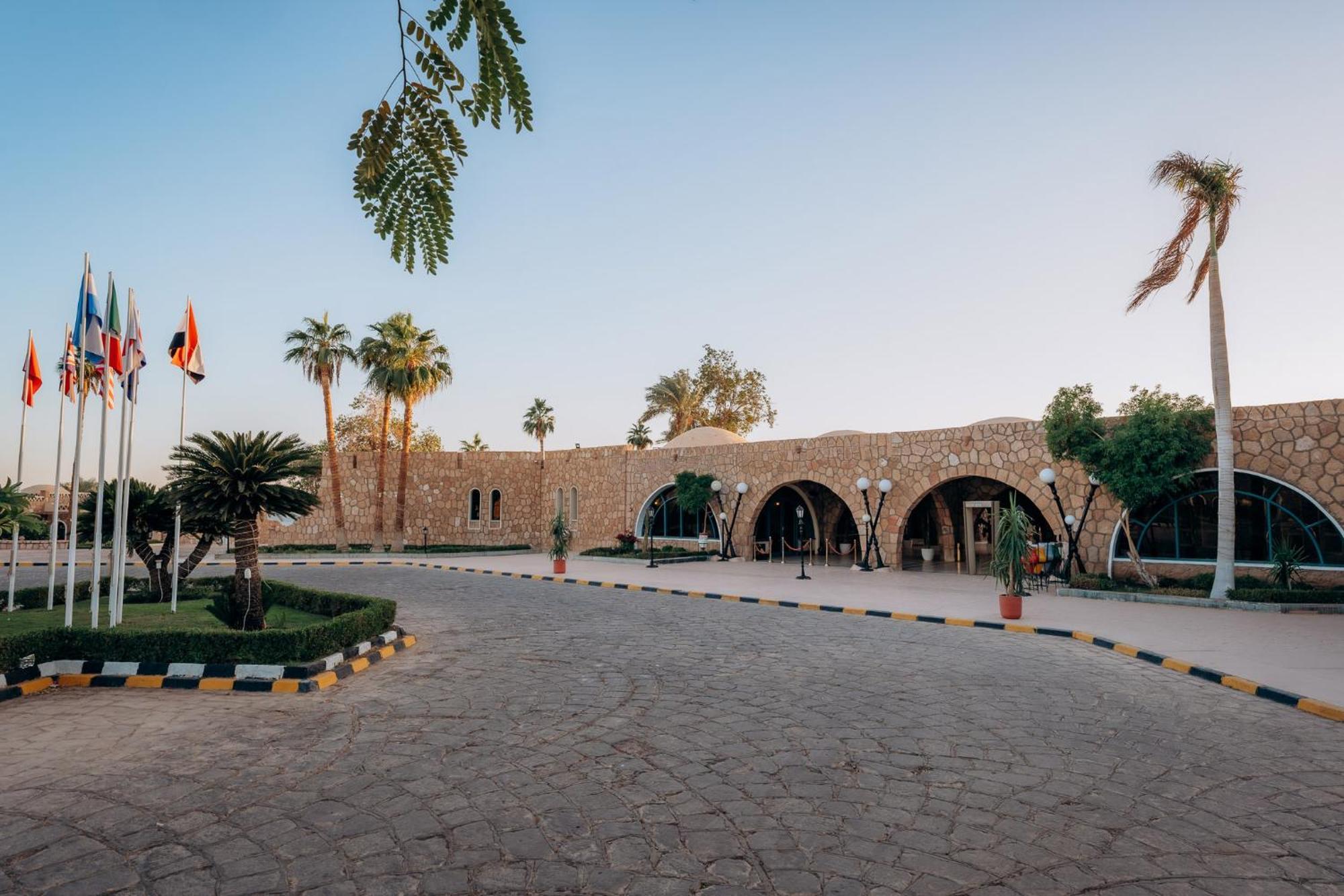 Seti Abu Simbel Lake Resort ภายนอก รูปภาพ