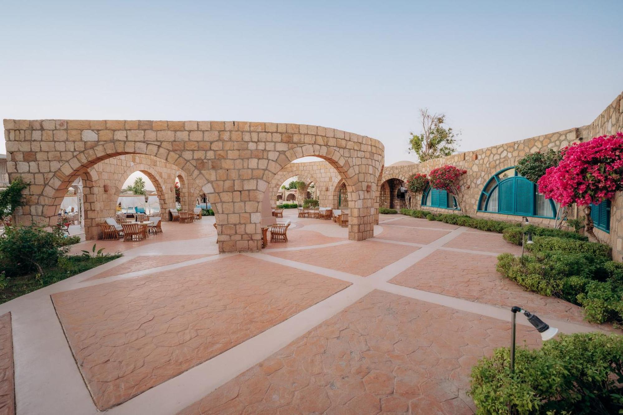 Seti Abu Simbel Lake Resort ภายนอก รูปภาพ