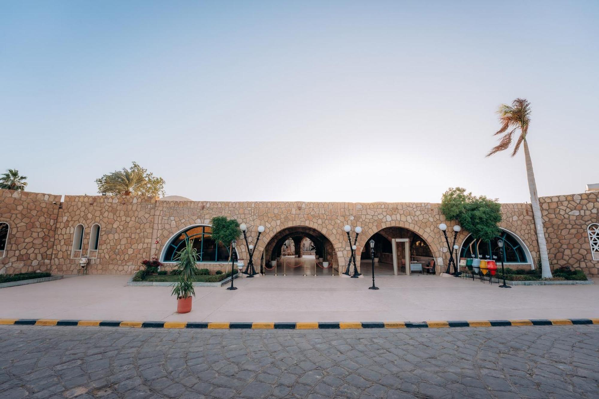 Seti Abu Simbel Lake Resort ภายนอก รูปภาพ